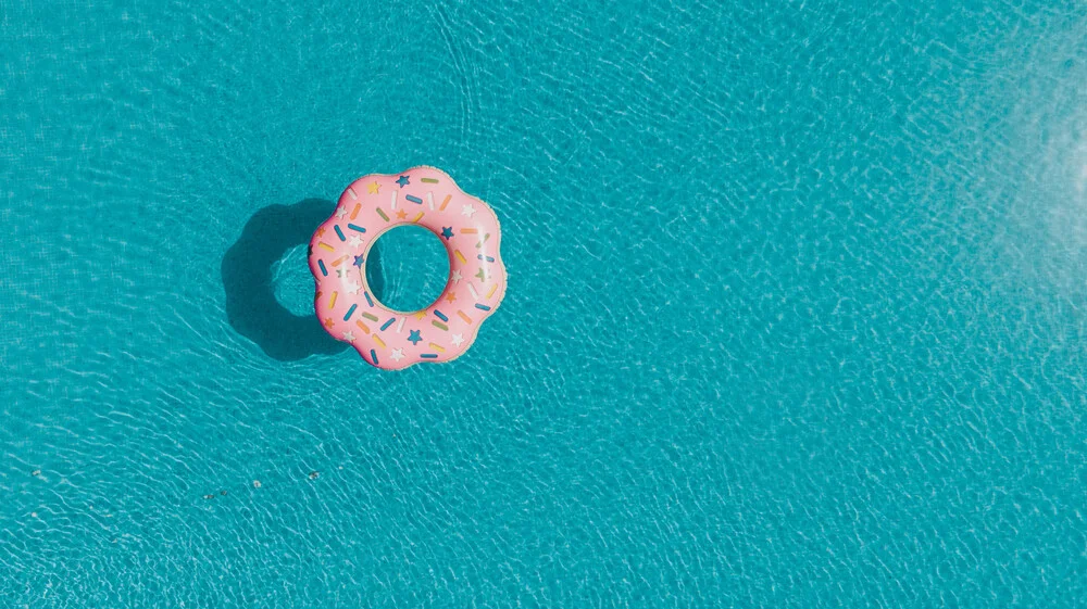 Donut im Pool - Fineart photography by Jennifer Johannsmeyer
