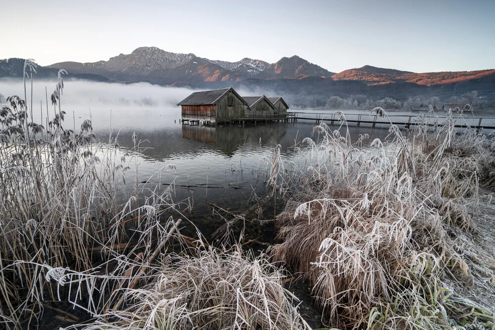 Die drei Hütten am Kochelsee I - fotokunst von Franz Sussbauer