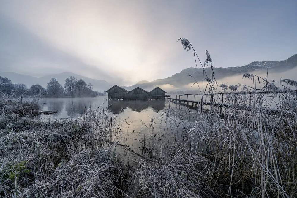 Die drei Hütten am Kochelsee V - fotokunst von Franz Sussbauer