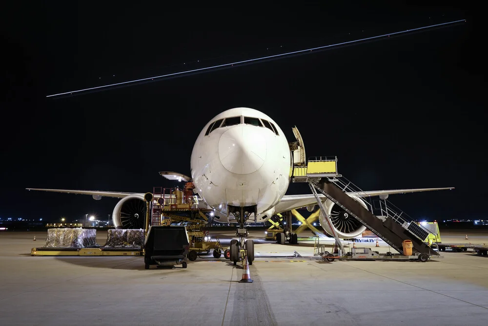 Boeing777F Head On - fotokunst von Inflight Galerie