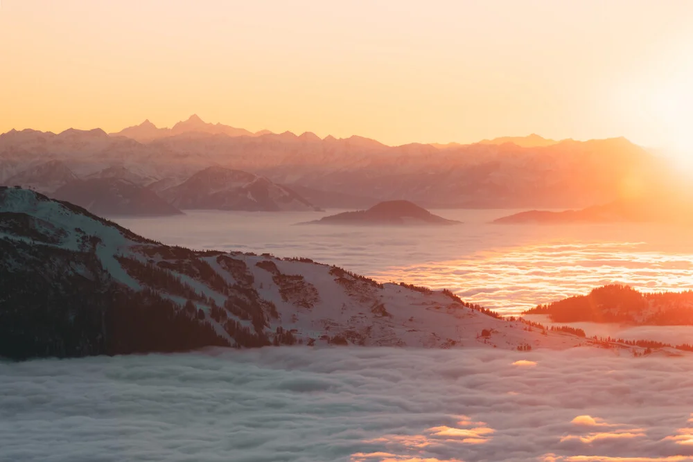 Sonnenuntergang über den Wolken - fotokunst von Sebastian ‚zeppaio' Scheichl