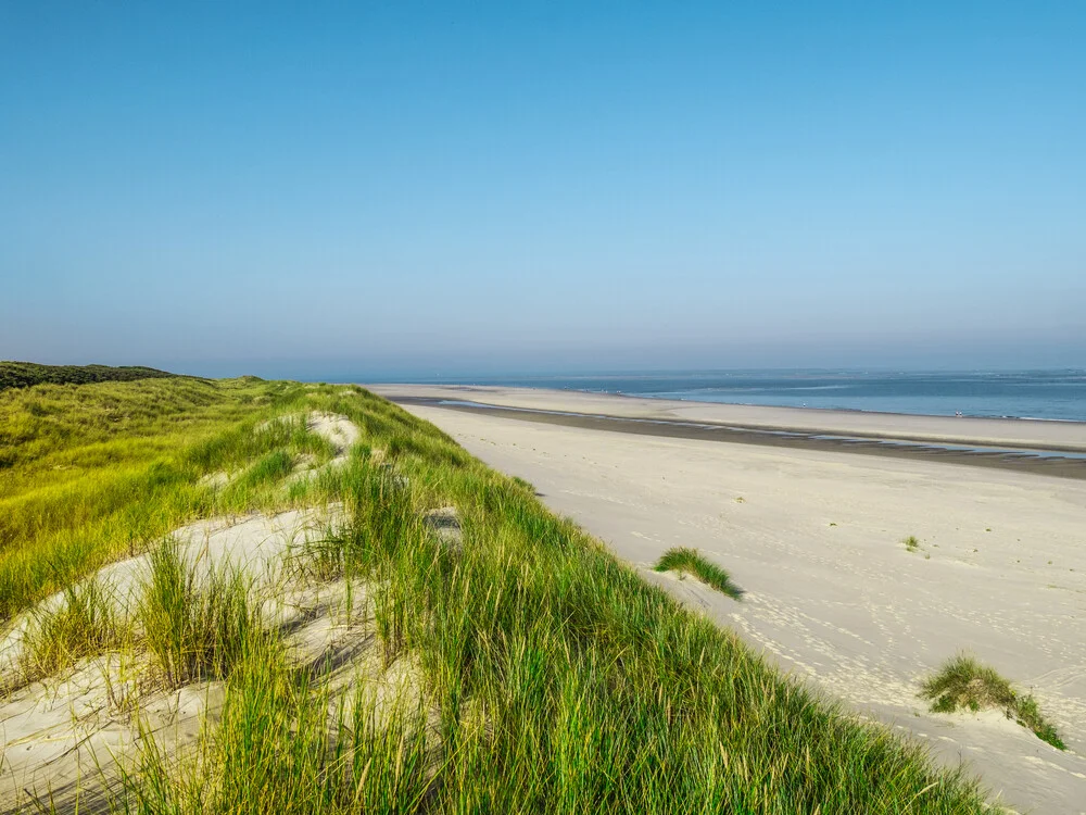 Sande #13 - Strand auf der Noordseeinsel Spiekeroog - Fineart photography by Vision Praxis