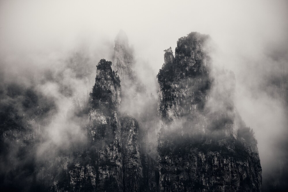 Geheimnisvolle Berge - fotokunst von Alex Wesche