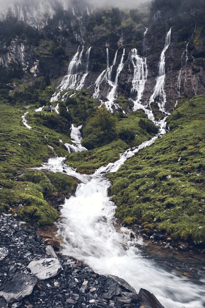 Wasserfall in den Alpen - fotokunst von Alex Wesche