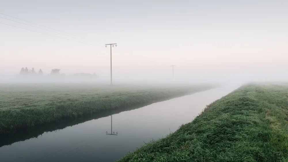 Strommasten im Nebel II - fotokunst von Thomas Wegner