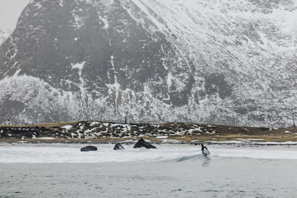 Lofoten Surfing - Fineart photography by Steffen Schulte-Lippern