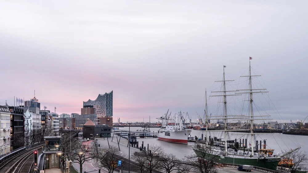 Harbour view Elbphilharmonie Hamburg - Fineart photography by Dennis Wehrmann