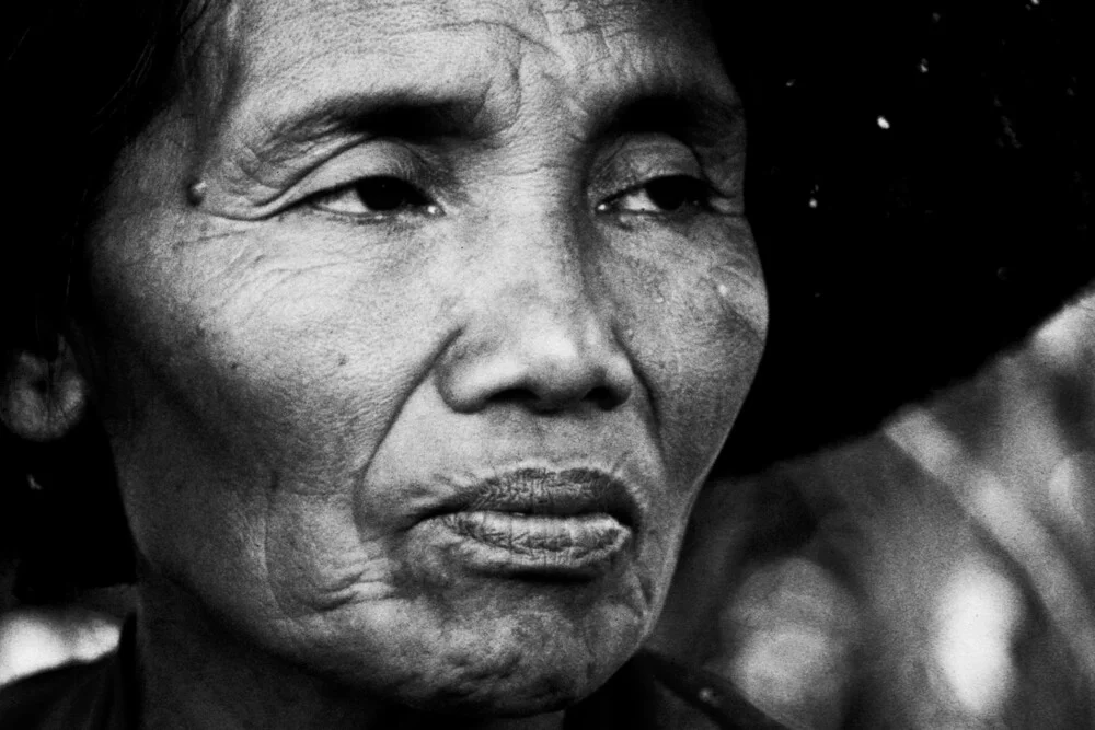Old woman, Bali, Indonesia - fotokunst von Michael Schöppner