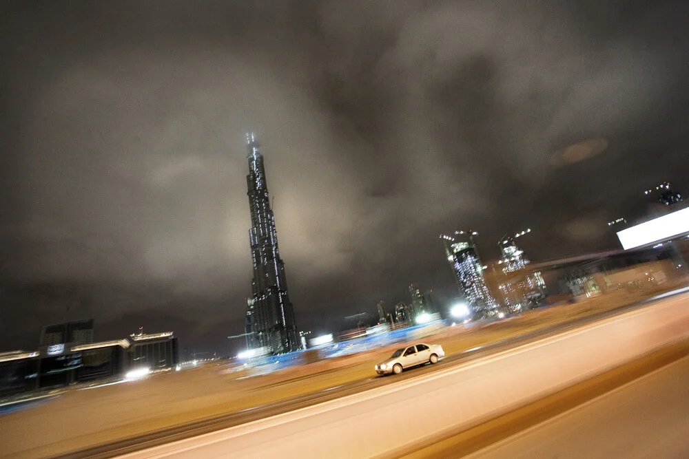 Burj at night - fotokunst von Florian Büttner