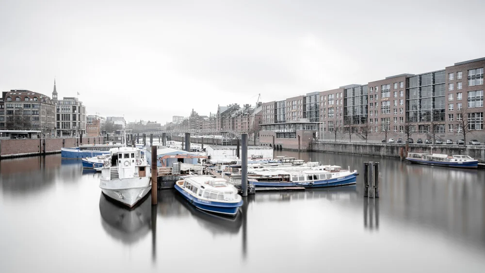 Hamburg Stadtansicht - Binnenhafen Speicherstadt - fotokunst von Dennis Wehrmann