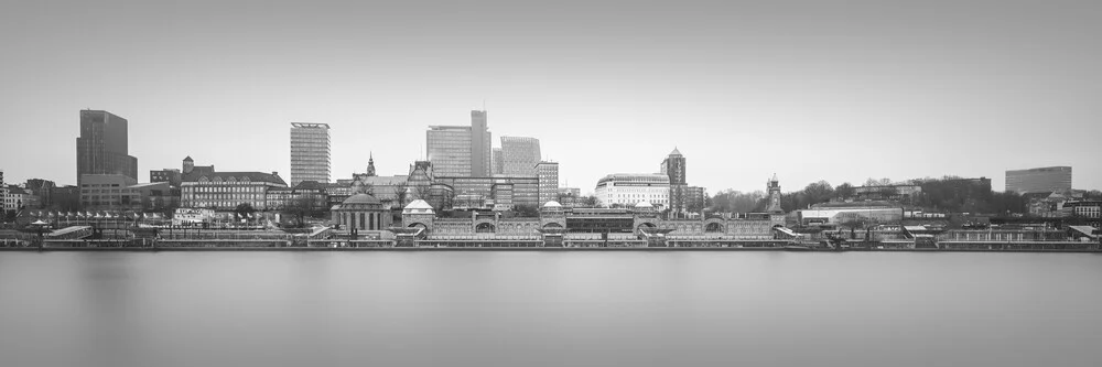 Panorama Hafenskyline Hamburg - fotokunst von Dennis Wehrmann