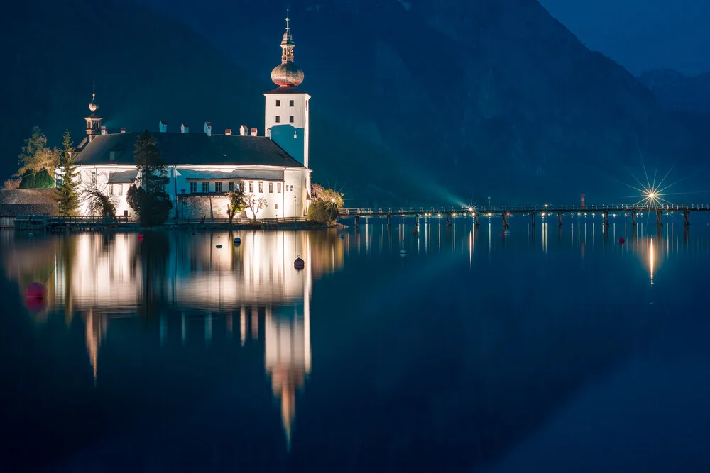 Schloss im Spiegel - fotokunst von Martin Wasilewski