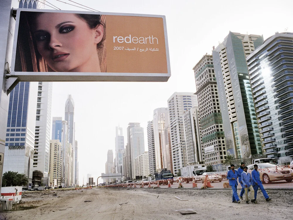 Sheik Zayed Road - fotokunst von Florian Büttner