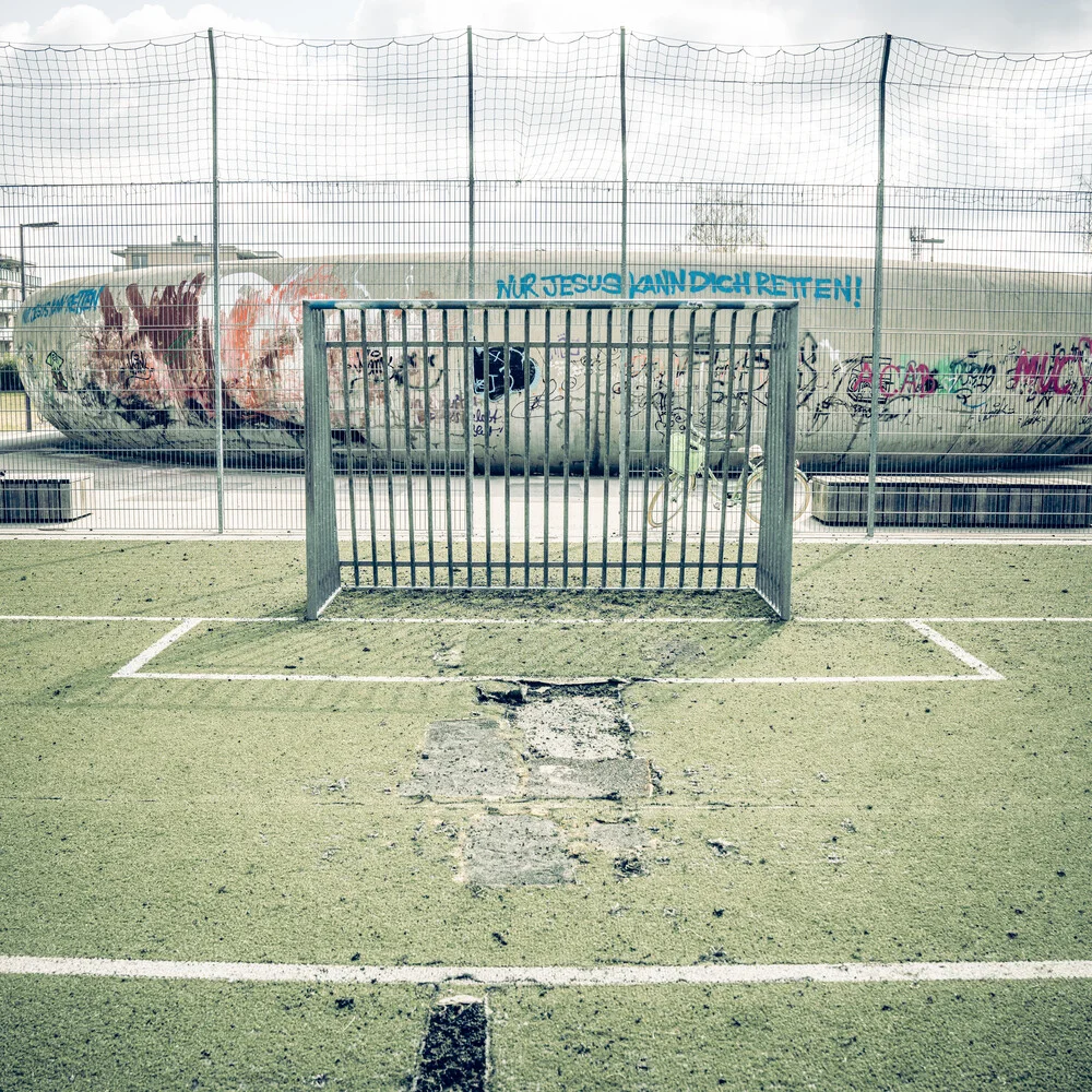 ARTIFICIAL GRASS, BOARD FENCE, SKATER BOWL 2021 - Fineart photography by Franz Sussbauer