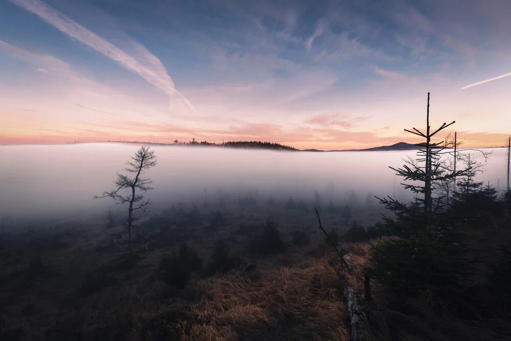 Nebel zwischen Himmel und Berg - fotokunst von Florian Eichinger