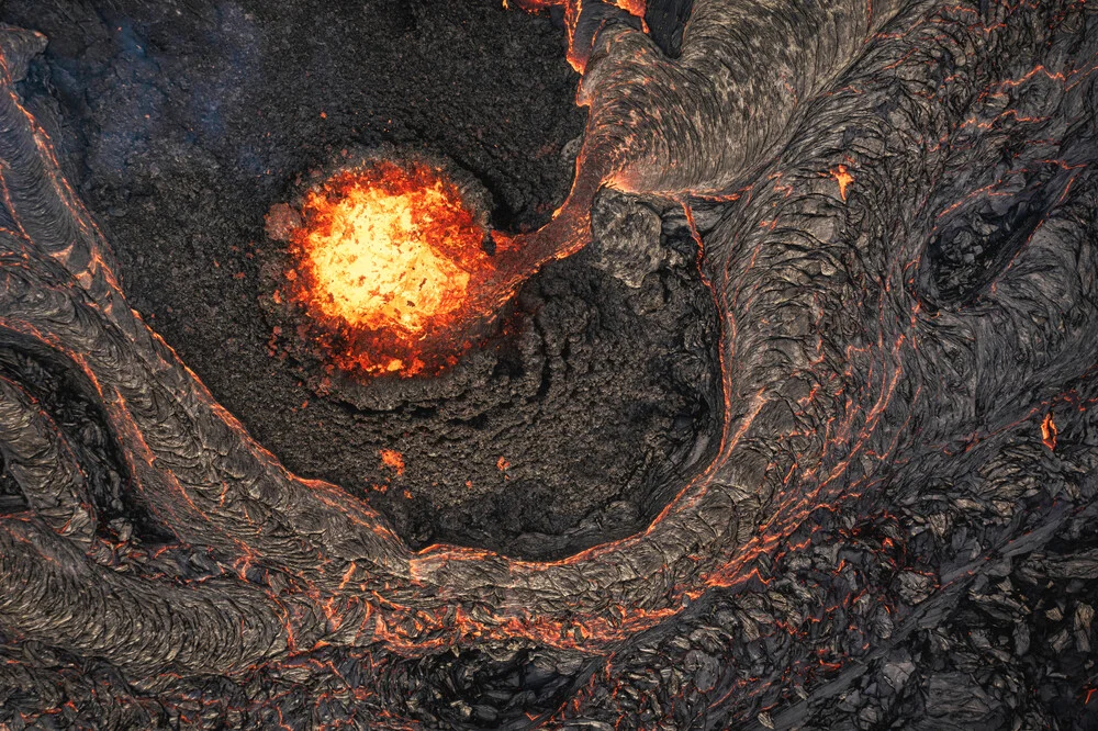 Geldingadalur Vulkankrater mit fließender Lava - Fineart photography by Jean Claude Castor