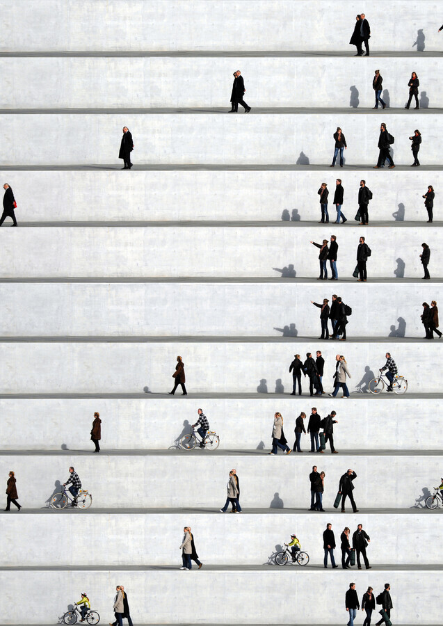 Wall people. Силуэты людей для архитектуры. Человек у стены. Постеры с людьми. Человек и архитектура.