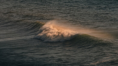 Philipp Heigel, Illuminated wave. (France, Europe)