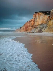 Fotokunst von André Alexander: Küste Portugals bei Sonnenuntergang mit Wolken und Meer