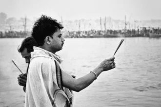 Photo art by Victoria Knobloch: man prays on the banks of the Ganges in black and white.