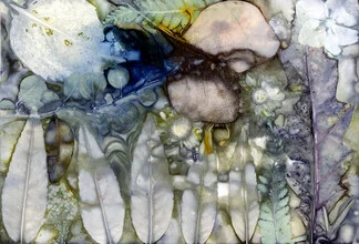 Photo art by Ulrike Kösterke: serene winter landscape with leaves in focus