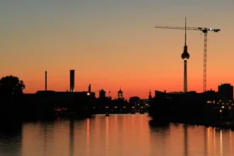 Photo art by Miriam Reugels: stylish capture of the Berlin skyline at sunset
