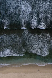 Photo art by Studio Na.hili: walk on a calm beach with gentle waves.