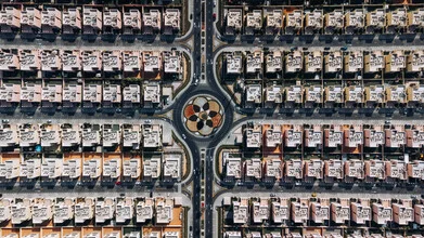 Fotokunst von André Alexander: Ansicht eines modernen Villenviertels aus der Luft