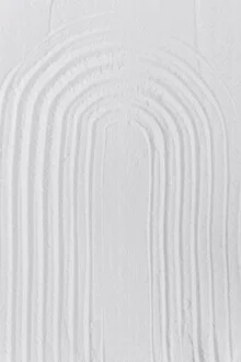 Minimal textures in white with soft colors, creating a calm atmosphere.