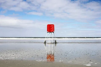 Photo art by Manuela Deigert: red beach tower by the North Sea with gentle waves