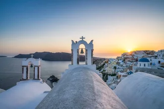 Sunset in the village Oia - Fineart photography by Jan Becke