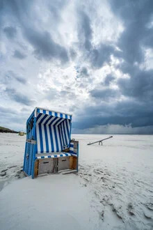 Beach chair on the cloudy beach of Langeoog, relaxed atmosphere by the sea.