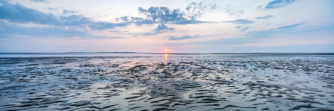 Photo art by Jan Becke: calm sunset over the Wadden Sea