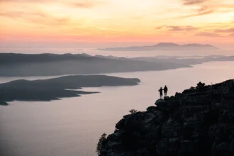 Photo art by Felix Dorn: two friends at sunset by the panorama