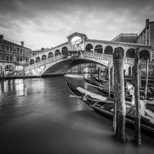 Photo of the Rialto Bridge in Venice at dusk over the canal