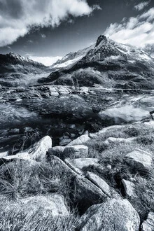 Berglandschaft mit Rifflkarkopf in den Hohe Tauern, Österreich, umgeben von Wolken.