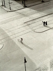 Illustration by László Moholy-Nagy: calm New Year's morning with soft colors