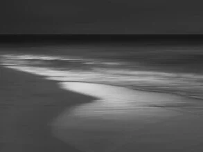 Photo art by Lena Weisbek: calm black and white depiction of an ocean