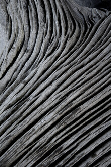 Studio Na.hili, textures - wooden waves and ocean (Indonesia, Asia)