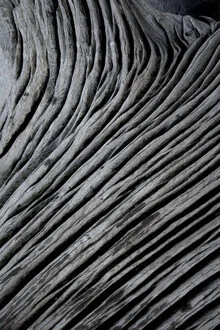Photo art by Studio Na.hili: wood texture with gentle waves and ocean view.