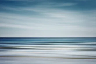 Fotokunst von Manuela Deigert: sanftes Blau des Meeres mit glitzerndem Licht