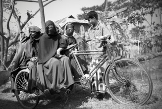 Jakob Berr, Rickshaw puller with customers