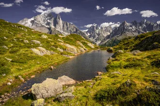 Bergsee mit Blick auf das Mont Blanc Massiv I - fotokunst von Franz Sussbauer