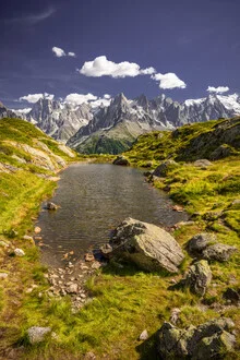 Bergsee mit Blick auf das Mont Blanc Massiv II - fotokunst von Franz Sussbauer