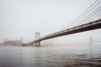 Photo art: Fog over the river, bridge in the background, calm mood in Manhattan.