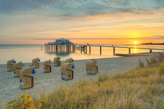 Michael Valjak, Sunrise at Timmendorfer beach - Germany, Europe)