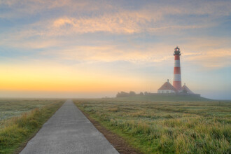 Michael Valjak, Leuchtturm Westerheversand im Morgennebel