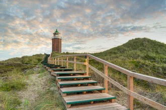 Fotokunst von Michael Valjak: Rotes Kliff auf Sylt im Abendlicht.