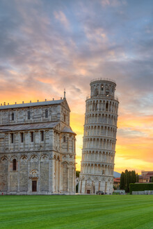 Michael Valjak, Der Schiefe Turm von Pisa bei Sonnenaufgang - Italien, Europa)