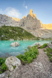 Fotokunst von Michael Valjak: Lago di Sorapis in den Dolomiten mit türkisblauem Wasser